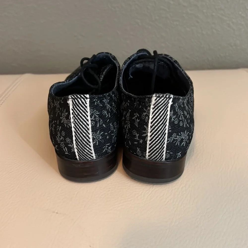 Toms Mocha Brogue Floral Black Oxford Size 7.5